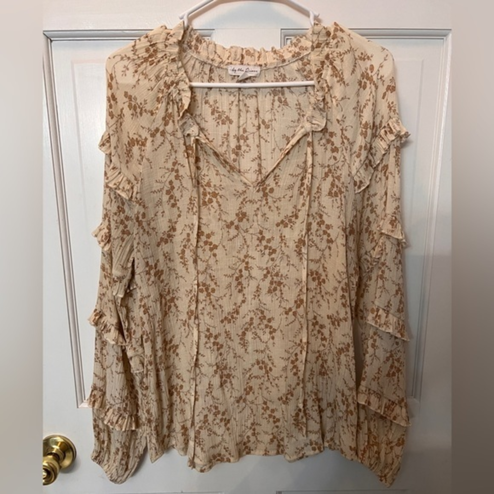 Juniper Floral Tiered Top by By the River. Women’s  Large beautiful detail‎